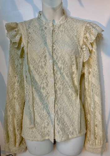 Bnwt lace ruffle - lace,